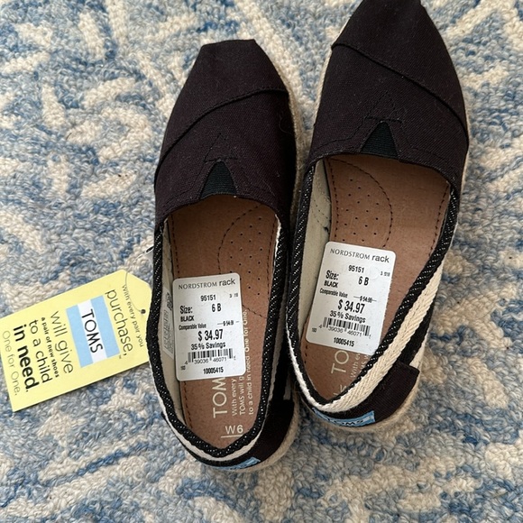 NWT Toms university classic slip on sz 6 - Picture 3 of 3